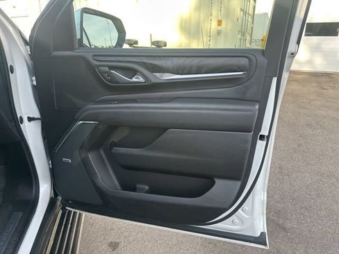 Used 2022 GMC Yukon Denali w/ Denali Ultimate Package AWD/4WD image 11