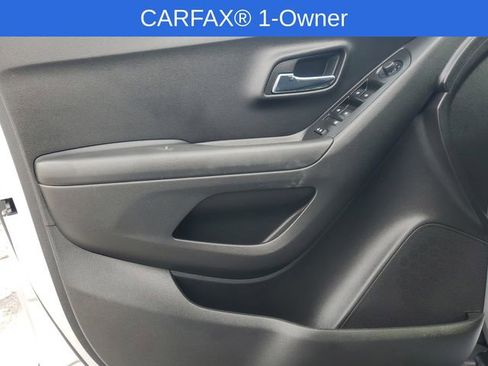 Used 2022 Chevrolet Trax LT w/ LT Convenience Package image 10