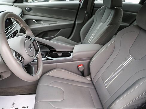 Certified 2023 Hyundai Elantra SEL w/ Convenience Package image 16