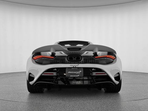 Used 2026 McLaren 750S Spider RWD image 5