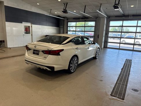 Used 2025 Nissan Altima 2.5 SL AWD/4WD image 7