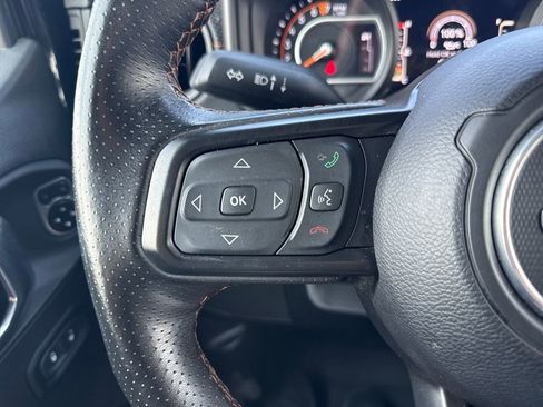 Used 2024 Jeep Gladiator Mojave w/ Technology Group image 16