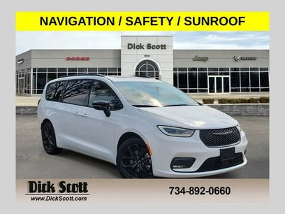 Used 2025 Chrysler Pacifica Limited