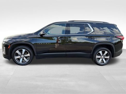 Used 2023 Chevrolet Traverse LT w/ LT Premium Package AWD/4WD image 2