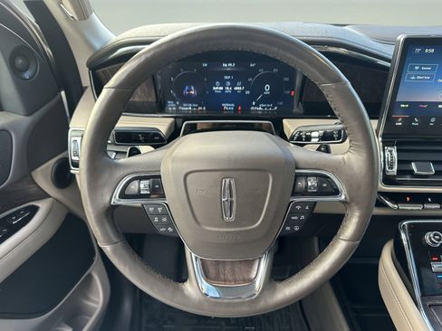 Used 2022 Lincoln Navigator Reserve image 13