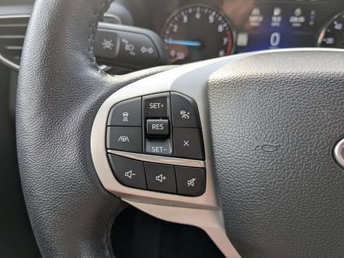 Used 2023 Ford Explorer XLT w/ Equipment Group 202A AWD/4WD image 32
