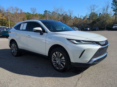 Used 2021 Toyota Venza Limited image 3