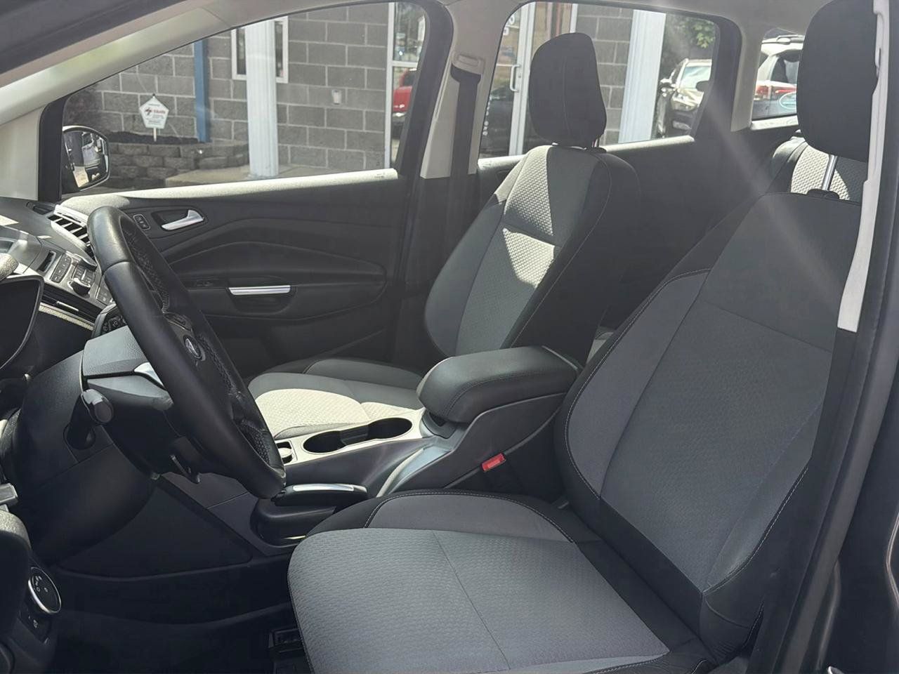 Used 2018 Ford C-MAX SE w/ Cold Weather Package FWD image 19