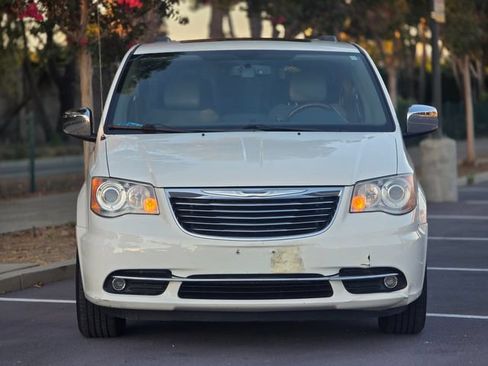 Used 2012 Chrysler Town & Country Limited w/ Luxury Group FWD image 14