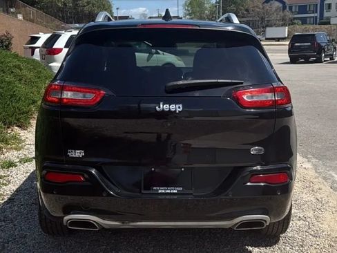 Used 2017 Jeep Cherokee Overland w/ Technology Group FWD image 8