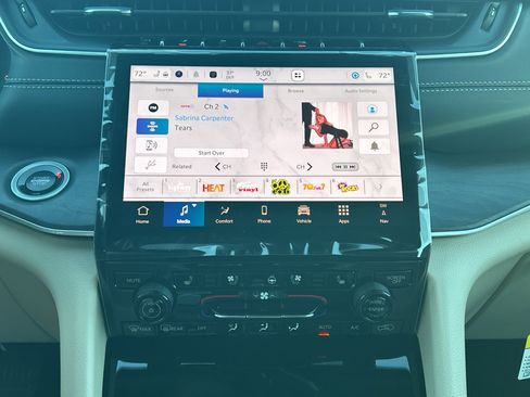 New 2025 Jeep Grand Cherokee Limited w/ Luxury Tech Group II image 19