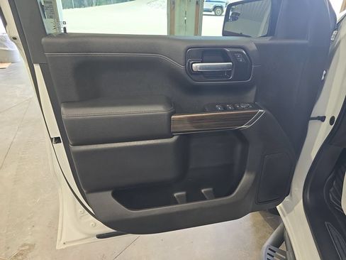 Used 2021 Chevrolet Silverado 1500 LT Trail Boss w/ LPO, Dark Essentials Package AWD/4WD image 10