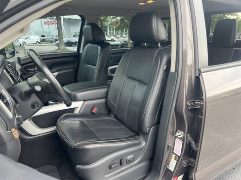 Used 2018 Nissan Titan SL w/ Chrome Package RWD image 17