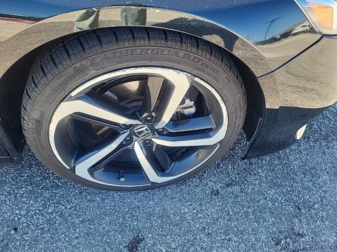 Used 2018 Honda Accord Sport image 4