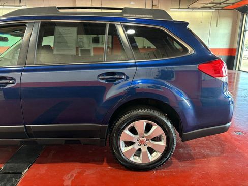 Used 2011 Subaru Outback 2.5i Premium image 10