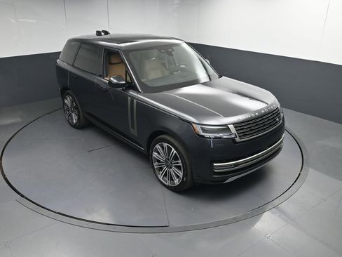 Used 2025 Land Rover Range Rover SE AWD/4WD image 36