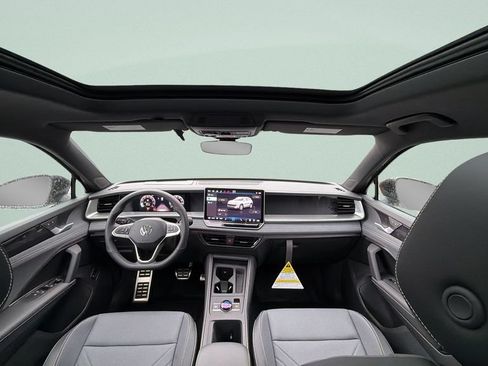 New 2026 Volkswagen Tiguan SE R-Line FWD image 28