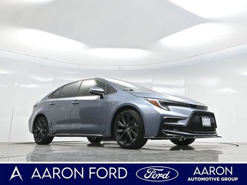 Used 2024 Toyota Corolla SE image 2