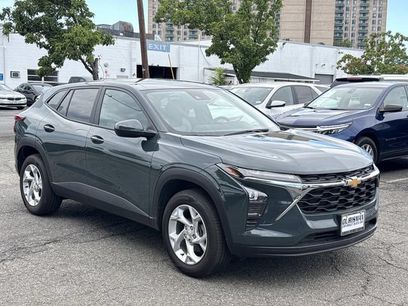 Used 2025 Chevrolet Trax LS w/ LS Convenience Package