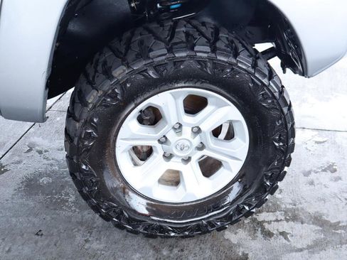 Used 2015 Toyota Tacoma PreRunner w/ TRD Off-Road Package RWD image 39