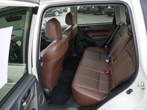 Used 2017 Subaru Forester 2.5i Touring AWD/4WD image 11