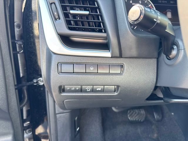Used 2025 Nissan Rogue SV FWD image 16
