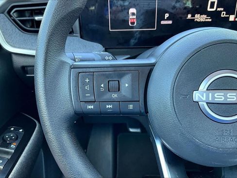 Used 2025 Nissan Kicks SV AWD/4WD image 47