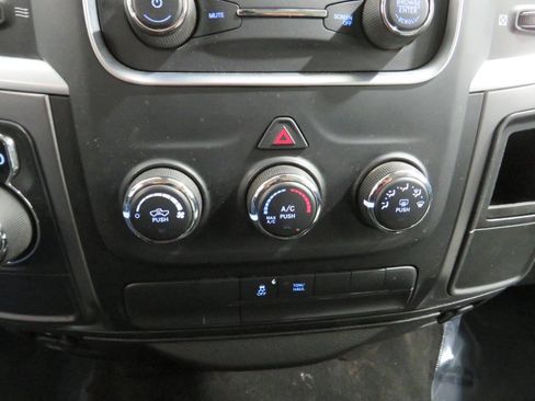 Used 2021 RAM 1500 Classic SLT RWD image 19