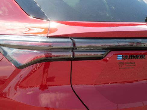 Used 2024 Chevrolet Equinox EV RS AWD/4WD image 17