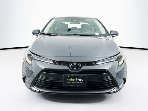 Used 2025 Toyota Corolla LE image 2