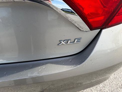 Used 2017 Toyota Camry XLE w/ Moonroof Package FWD image 5