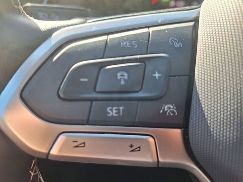 Used 2025 Volkswagen Atlas SE image 13