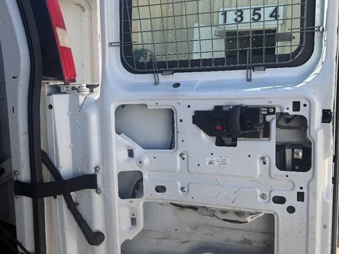Used 2015 Chevrolet Express 2500 image 31
