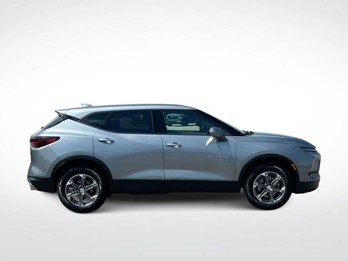 Used 2025 Chevrolet Blazer LT FWD image 9