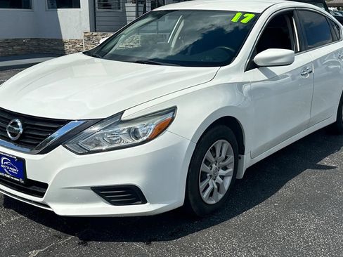 Used 2017 Nissan Altima 2.5 SV FWD image 1
