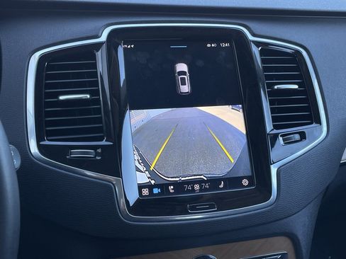 Used 2023 Volvo XC90 B6 Plus image 19