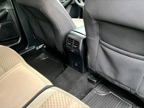 Used 2020 Ford Escape SE image 18