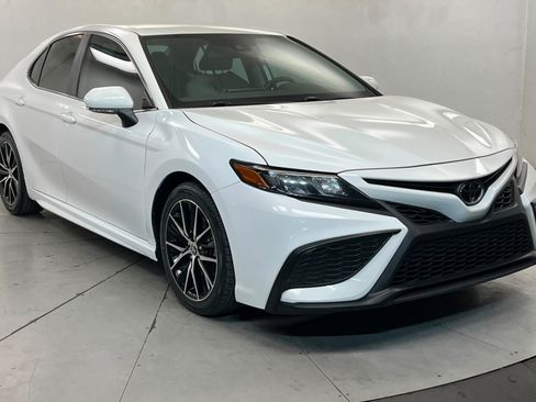 Used 2023 Toyota Camry SE FWD image 8