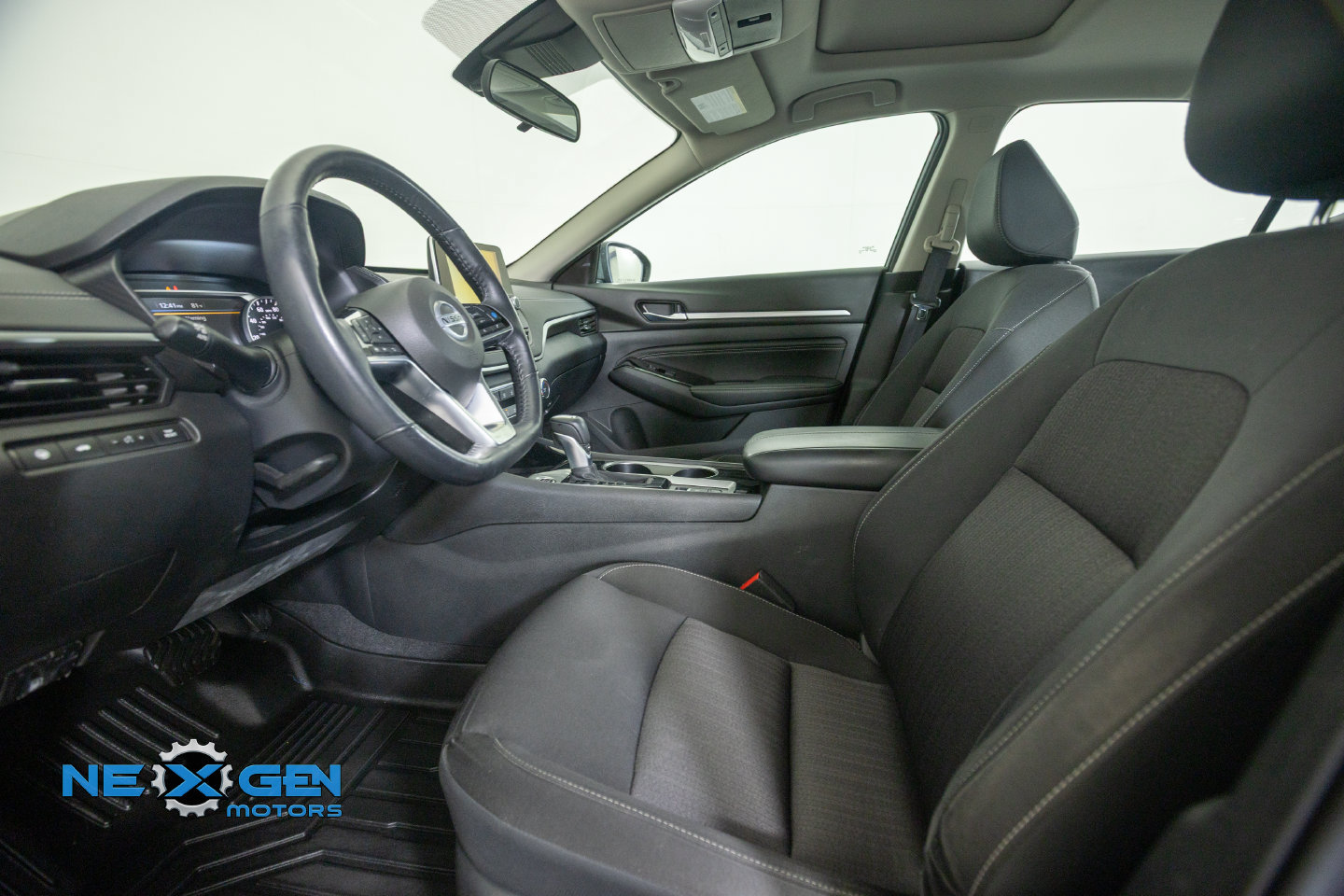 Used 2021 Nissan Altima 2.5 SV w/ SV Premium Package FWD image 13
