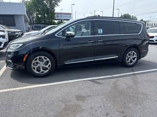 Used 2022 Chrysler Pacifica Limited FWD video 2