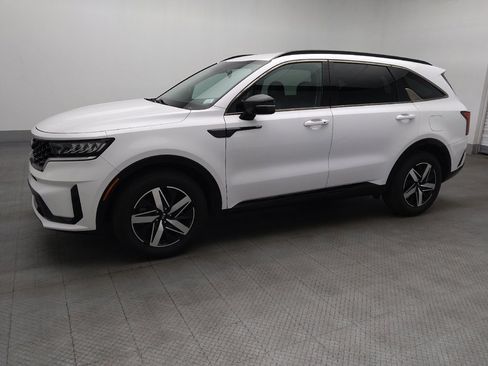 Used 2021 Kia Sorento S FWD image 2