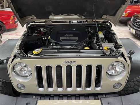 Used 2018 Jeep Wrangler Unlimited Sahara w/ Mopar Chrome Edition Group AWD/4WD image 34