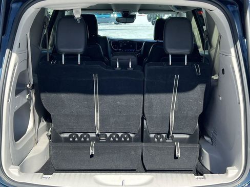 Used 2024 Chrysler Pacifica Touring-L FWD image 30