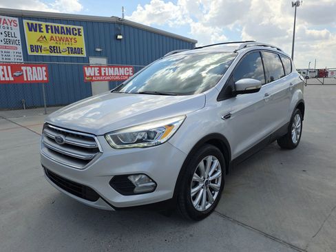 Used 2017 Ford Escape Titanium image 3