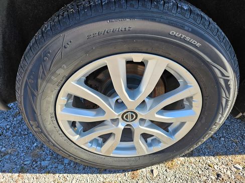 Used 2019 Nissan Rogue SV image 19