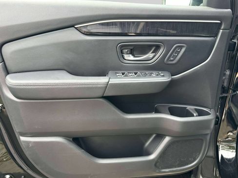 Certified 2025 Honda Pilot Elite image 16