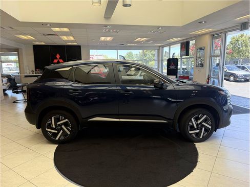Used 2026 Nissan Kicks SV FWD image 4