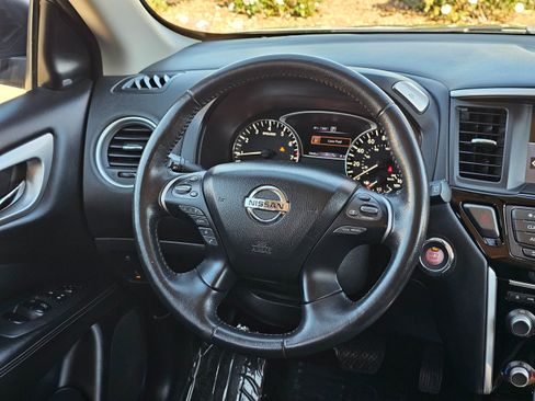 Used 2019 Nissan Pathfinder SV image 23