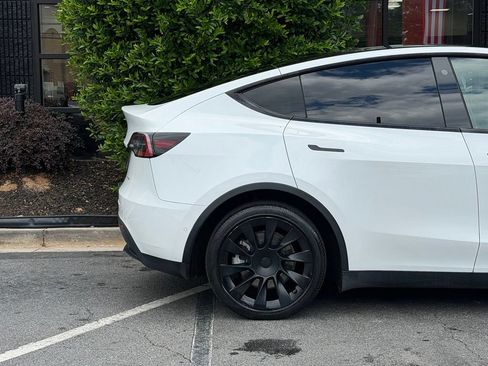 Used 2022 Tesla Model Y Long Range AWD/4WD image 22