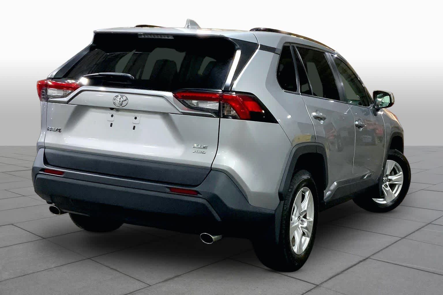 Used 2020 Toyota RAV4 XLE w/ Convenience Package AWD/4WD image 13